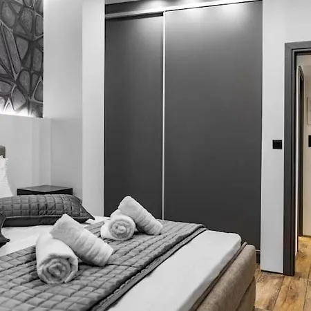 The Modern Flat 25 *