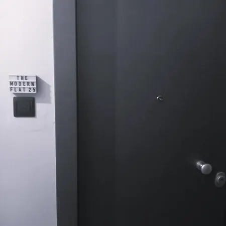 The Modern Flat 25 *